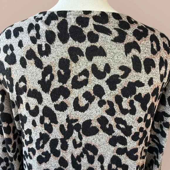 Maurices 24/7 Long Sleeves Cut Out Neck Twisted Tee Shirt Size XXL Animal Print - Picture 11 of 16